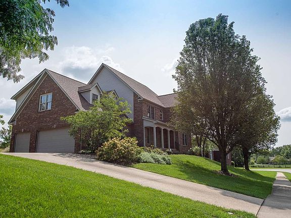 2nd image of 105 Waterford Cir