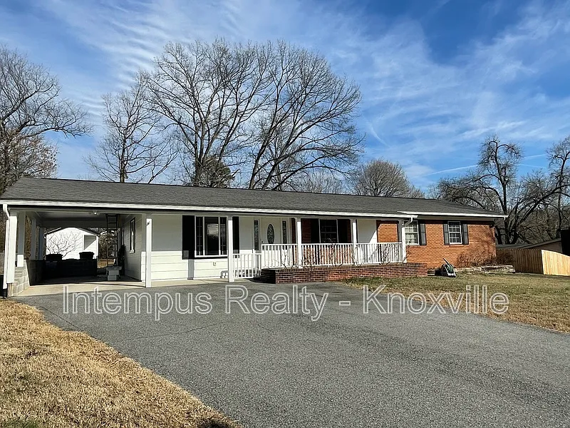 3 bed, 2.0 bath, 1776 sqft, $2,300 — Photo 3