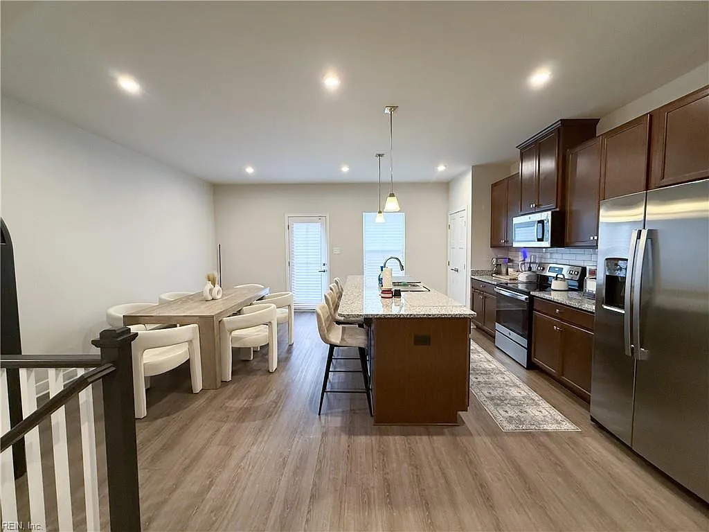 3 bed, 2.5 bath, $2,645 — Photo 4