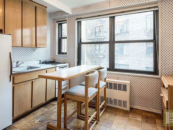 3rd image of 305 E 40th St #11T