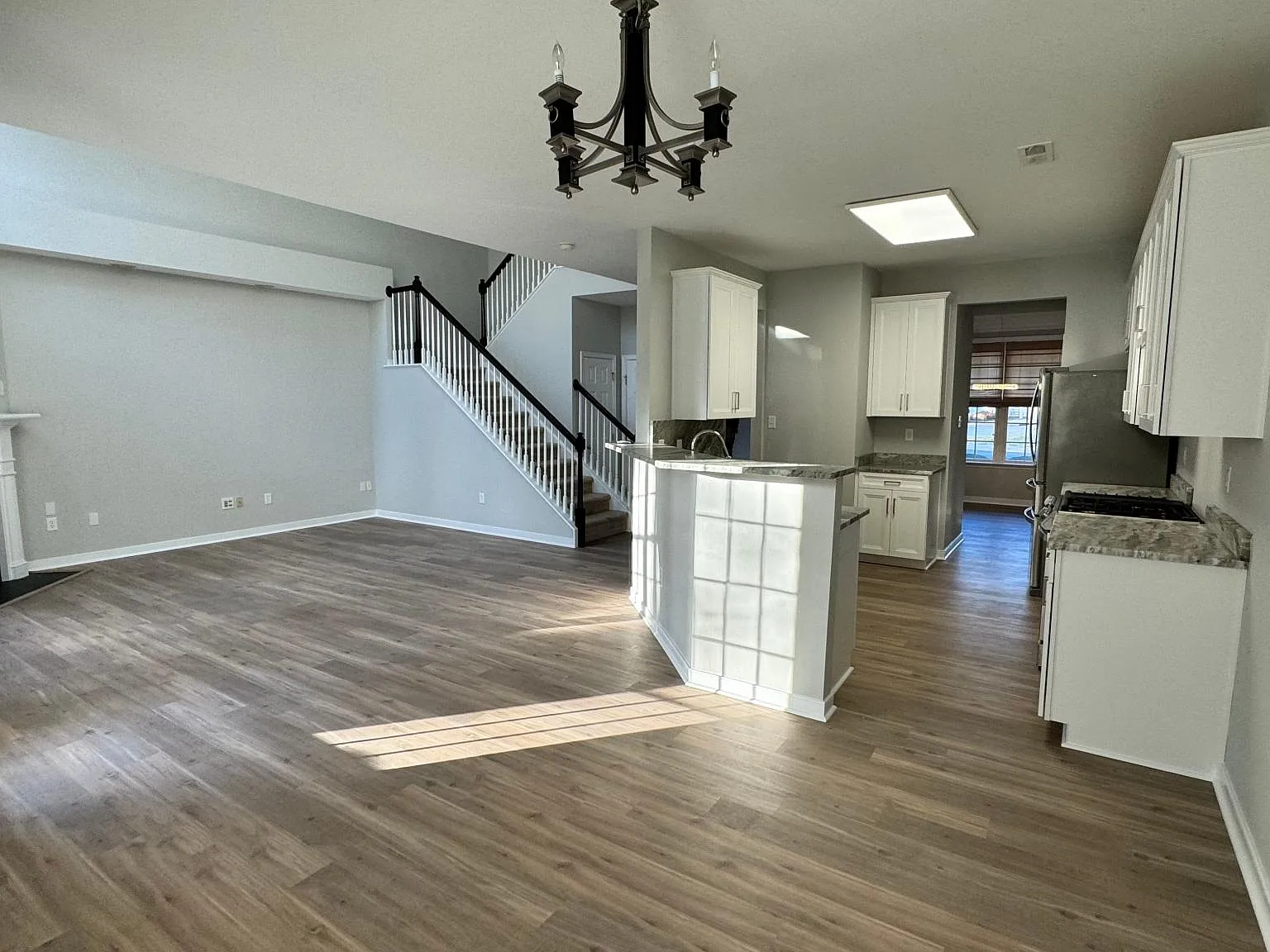 813 Parkland Place — Photo 1