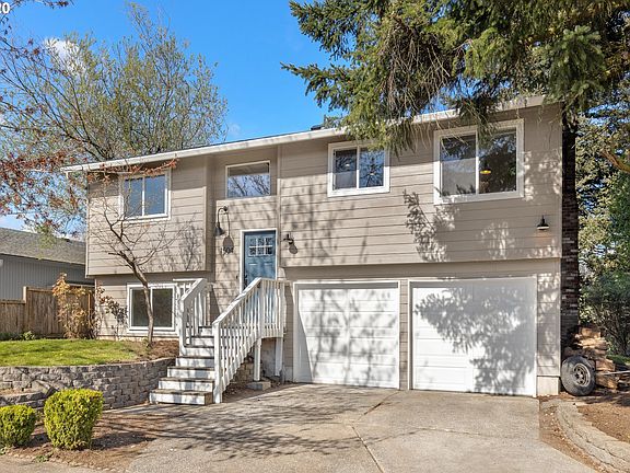 2nd image of 1504 SE Beaver Creek Ln