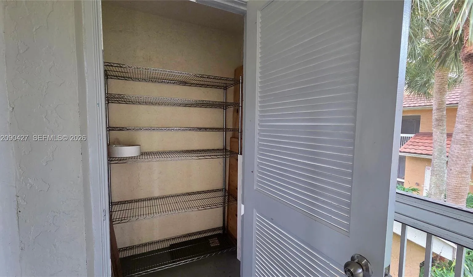 Colonnades Condo — Photo 3