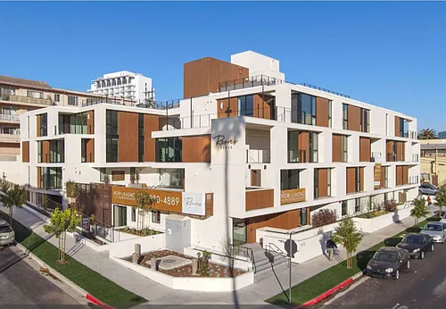 Reeves Place LA Photo 1