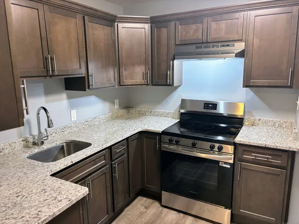 88 E Main St, Clinton, CT 06413