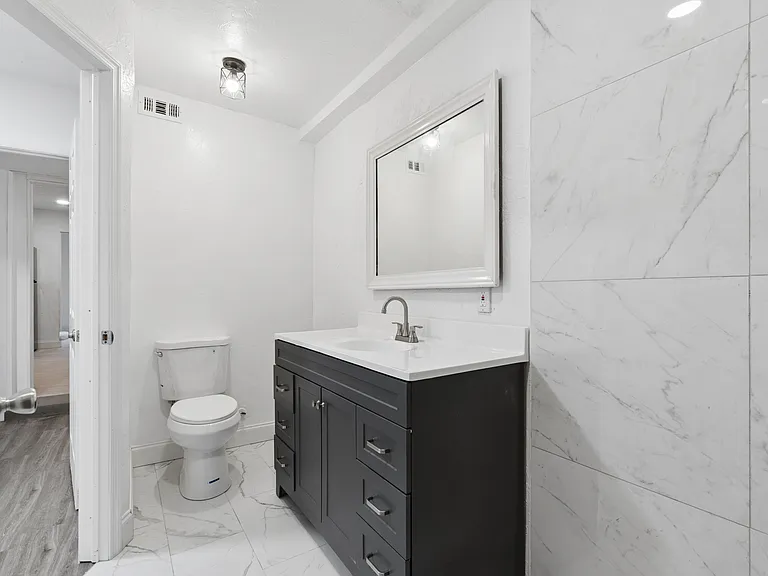 220 NW 33rd Ave — Photo 15
