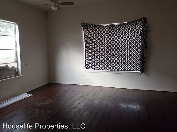 4th image of 3323 Darien St