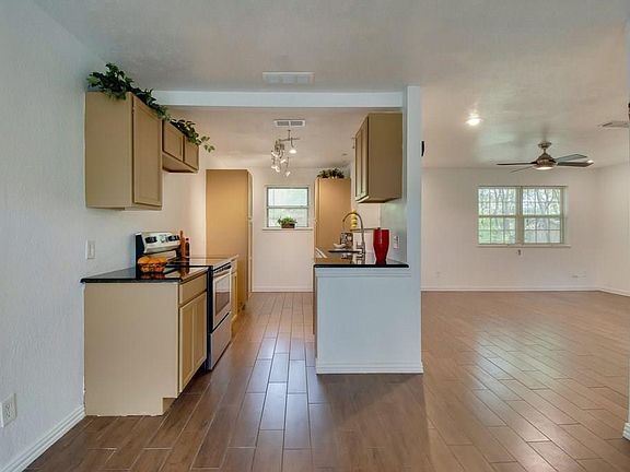 2nd image of 531 Sun Valley Dr