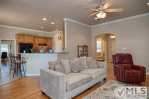 3rd image of 2733 Comanche Moon Dr
