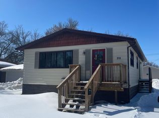 213 21st St NW, Minot, ND 58703