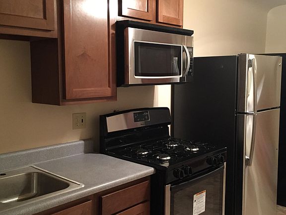 5th image of 803 Oak Hill Dr APT 3