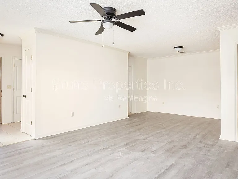 Creekside Apartments — Photo 25