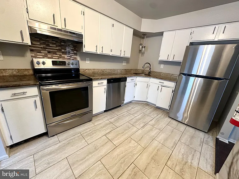 109 Franklin Dr — Photo 5