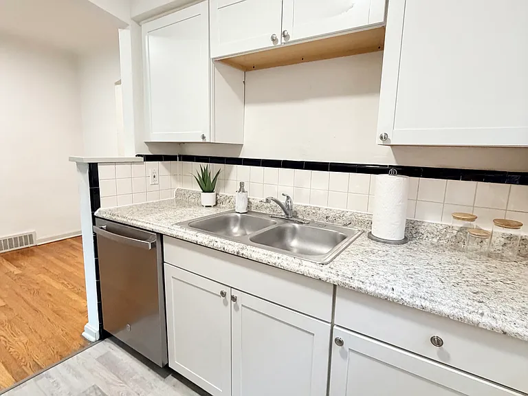 6337 Sutherland Ave #1F — Photo 4