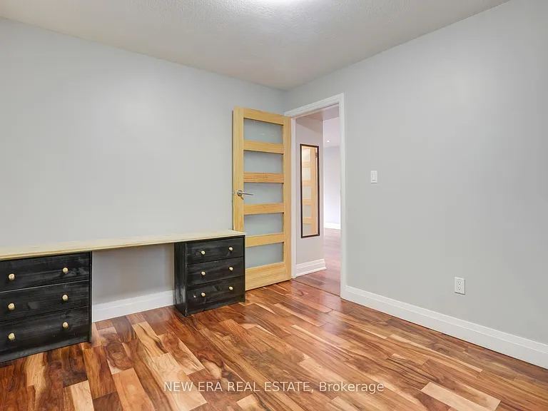 219 Lancaster St W — Photo 13