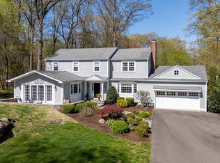 499 Hollydale Rd, Fairfield, CT 06824