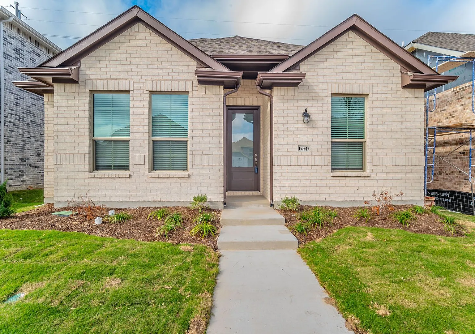 Price reduction and Ready for quick move-in! — Photo 2