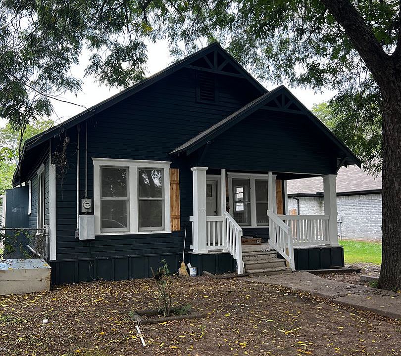 1st image of 909 N 10th St