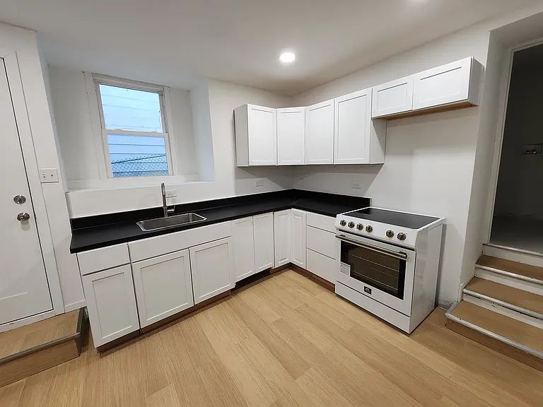 13 Vine St #1 — Photo 10