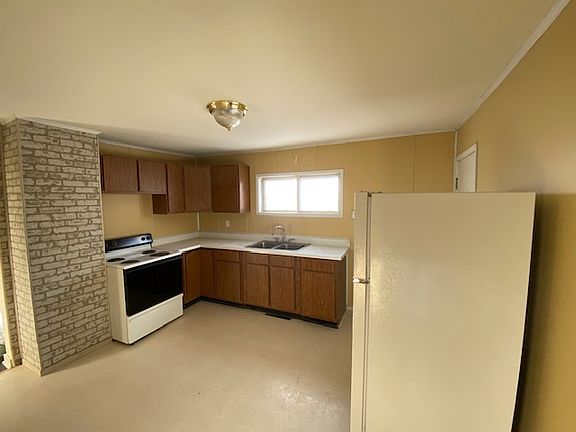 5th image of 23248 Fir Ave