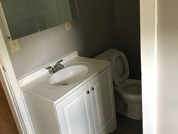 5th image of 1017 Champaign Ave #1