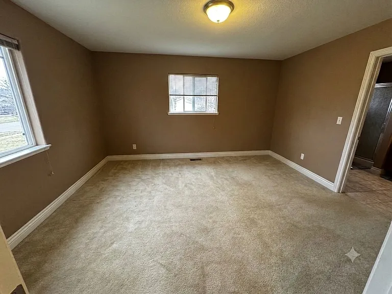 105 Kelly Way — Photo 16