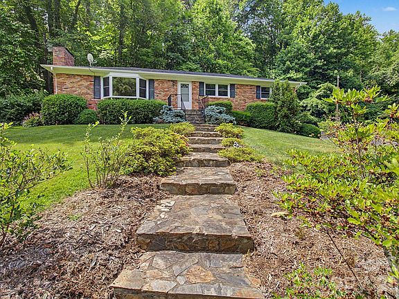 3rd image of 22 Mayfair Dr