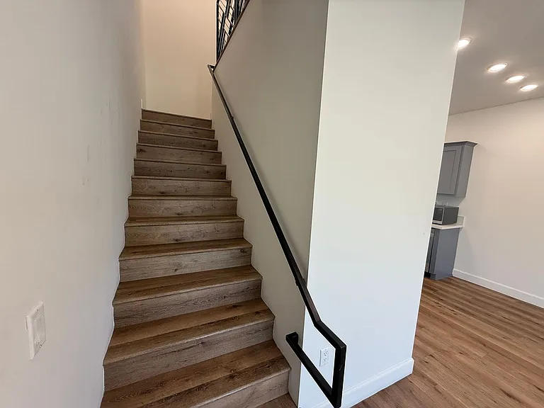 14550 Burbank Blvd #103 — Photo 7