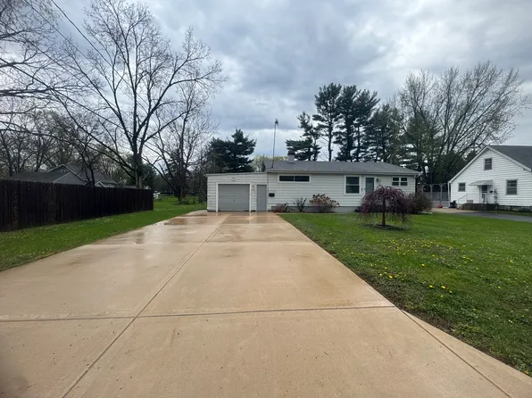 314 W Church St, Genoa, IL 60135