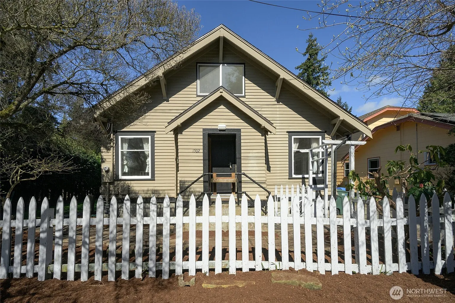 1502 E Maplewood Avenue photo 1