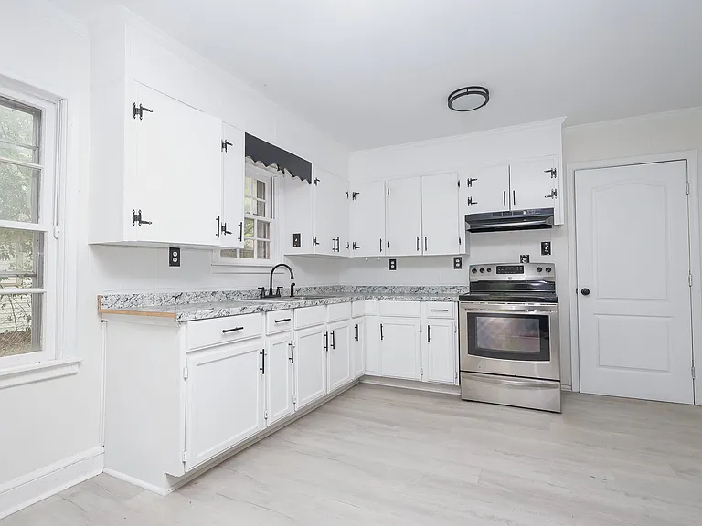 209 Calhoun St — Photo 10