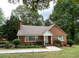 1821 Waycross Dr, Winston Salem, NC 27106