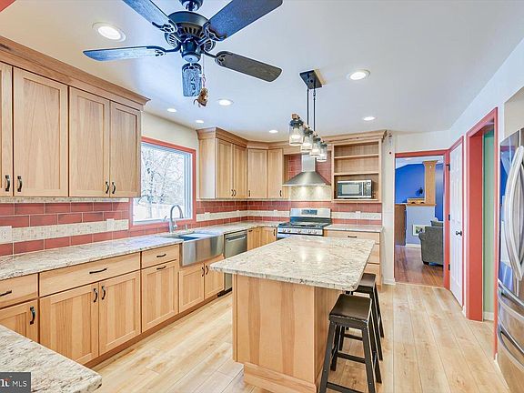 3rd image of 221 Hickory Corner Rd