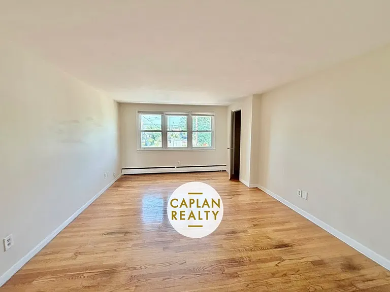 37 Bowen St #D — Photo 3