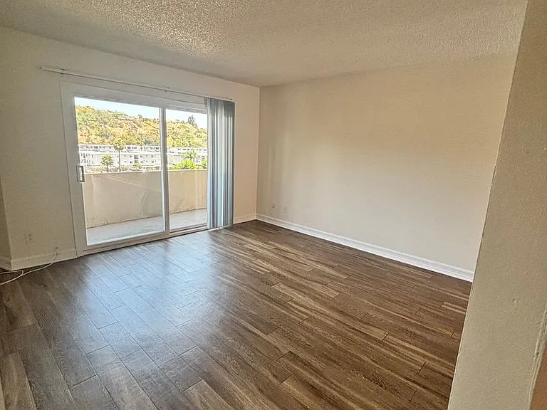 University Terrace Apartments — Photo 29