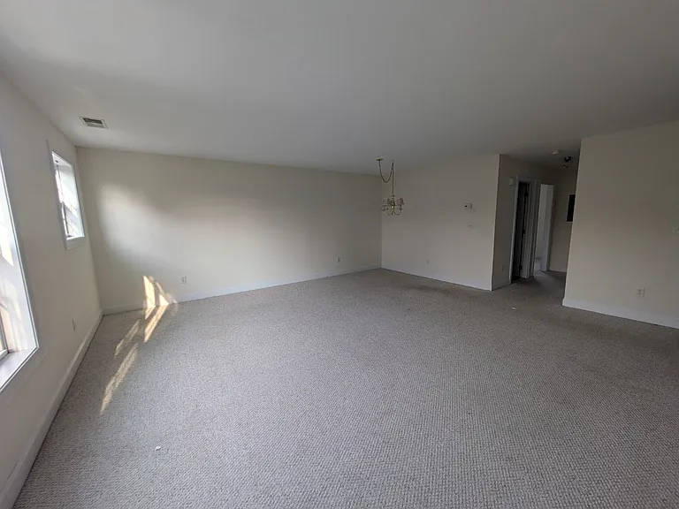 35 Judith Ln #204B — Photo 4