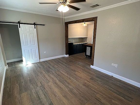 2nd image of 805 Avenue E