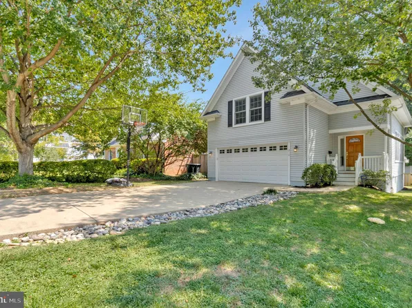 210 N Oak St, Falls Church, VA 22046