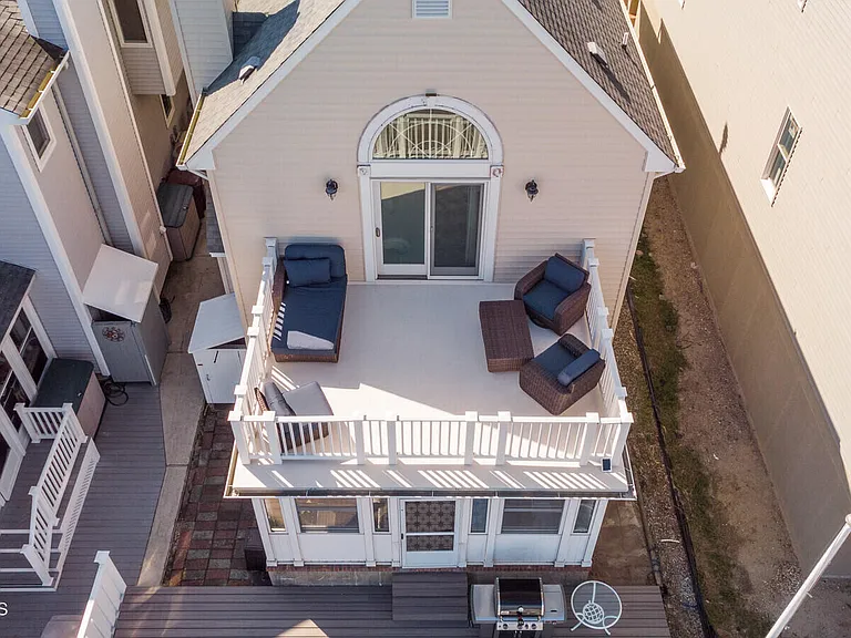 116 Sunset Dr N — Photo 44