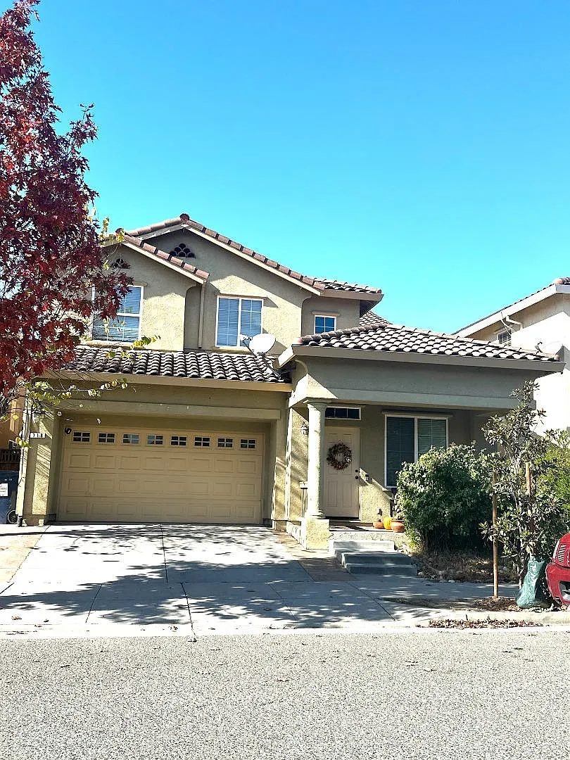 718 Roble St photo 1