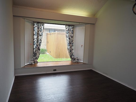 5th image of 413 Willowcrest Dr