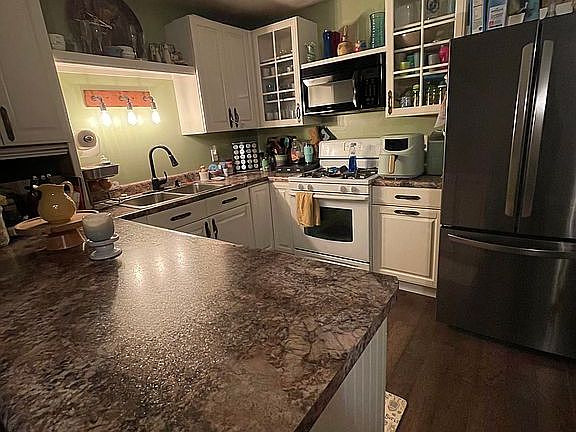 5th image of 903 Lincoln St