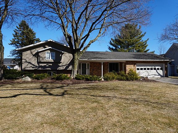 3rd image of 708 Iroquois Dr
