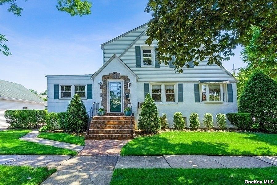 1st image of 37 Pine Ave #2