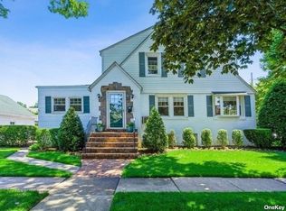 37 Pine Ave #2, Floral Park, NY 11001