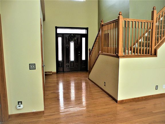 4th image of 9864 Parrish Ave