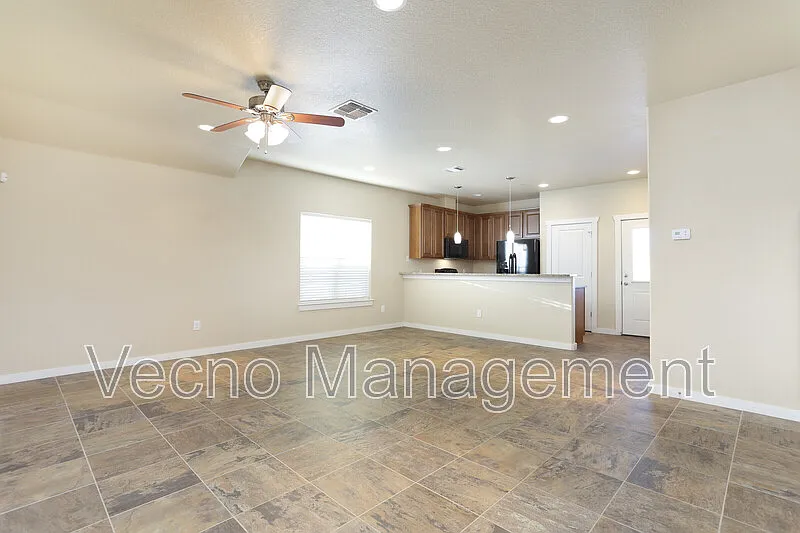 3 bed, 2.0 bath, 1679 sqft, $1,700 — Photo 4