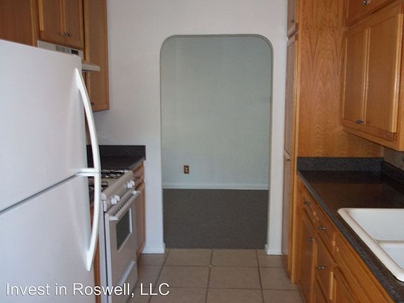 4th image of 209 W 11th St