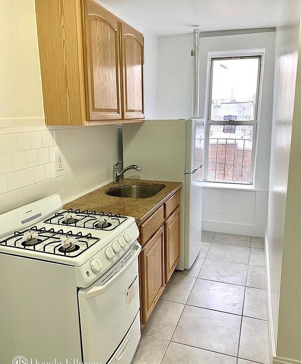 2nd image of 743 E 136th St APT 3E
