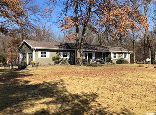 150 Parkview Trail Dr, Flora, IL 62839